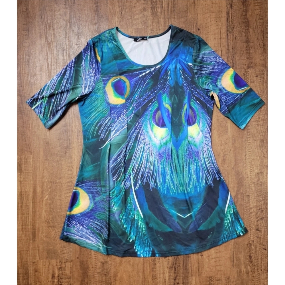 Lily by Firmiana peacock feathers top